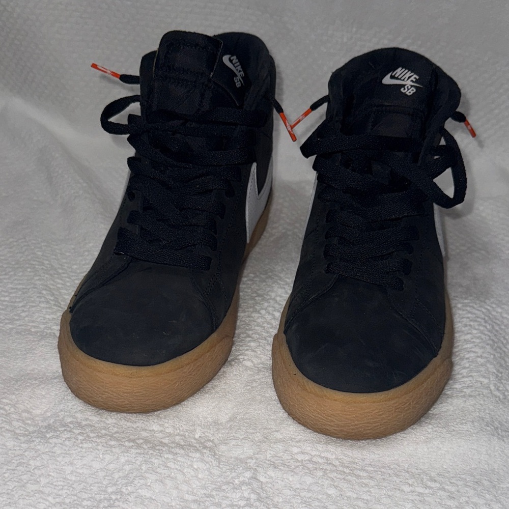 Nike Black and White Men's Sneakers with Gum Sole - Picture 5 of 6